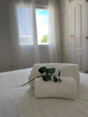 Central Málaga Apartment for 6 with Free High-speed WiFi & Parking, Steps from the Center, Prime location